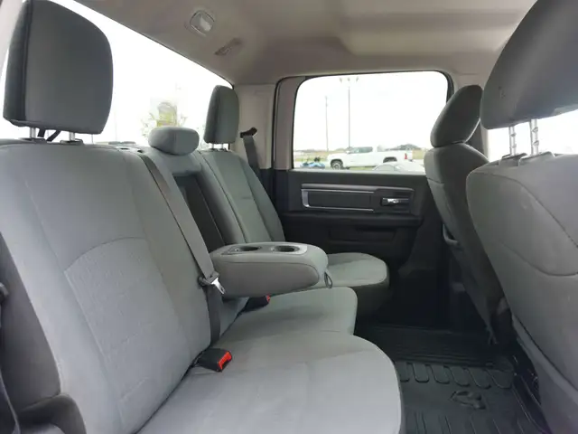 2023 Dodge RAM 1500 SLT Crew Cab - SHORT BED | 4x4 | LOW KMS!!! in Cars & Trucks in Winnipeg - Image 35