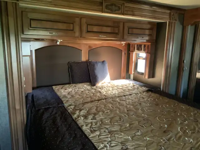 2011 Holiday Rambler Ambassador 36PFT in RVs & Motorhomes in Barrie - Image 24