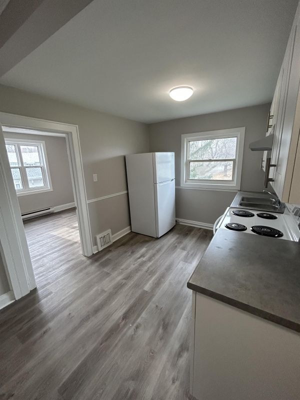 Spacious Three-Bedroom Apartment - 192 Saint George Street, Unit in Long Term Rentals in Sudbury - Image 3