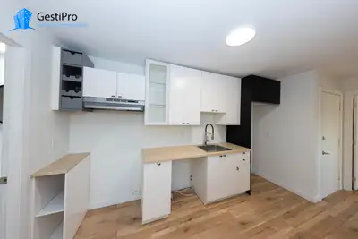 Logement 4 1/2 situé sur la rue d'Alger dans le quartier Duberger-Les Saules disponible dès maintena...