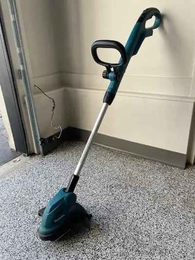Makita - 18V - LXT - 1/4" Line Trimmer with Telescopic Handle, View more