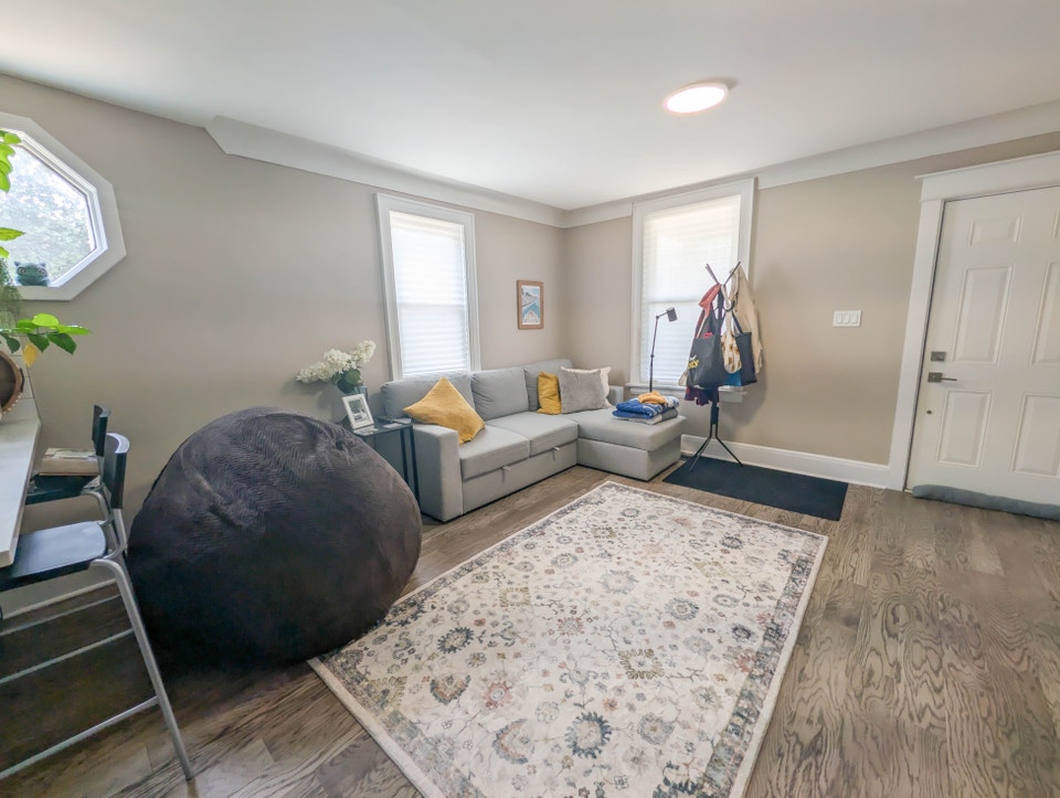 32 Garnet St, St. Catharines - 2 Bedroom Main Unit 2