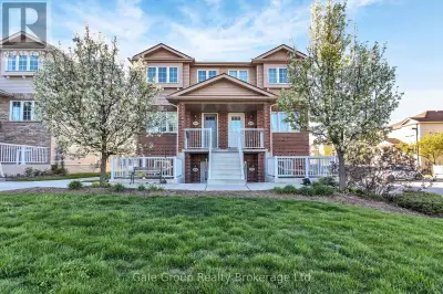 This spacious condominium townhome is located in the desirable Laurentian Hills neighborhood. Featur...
