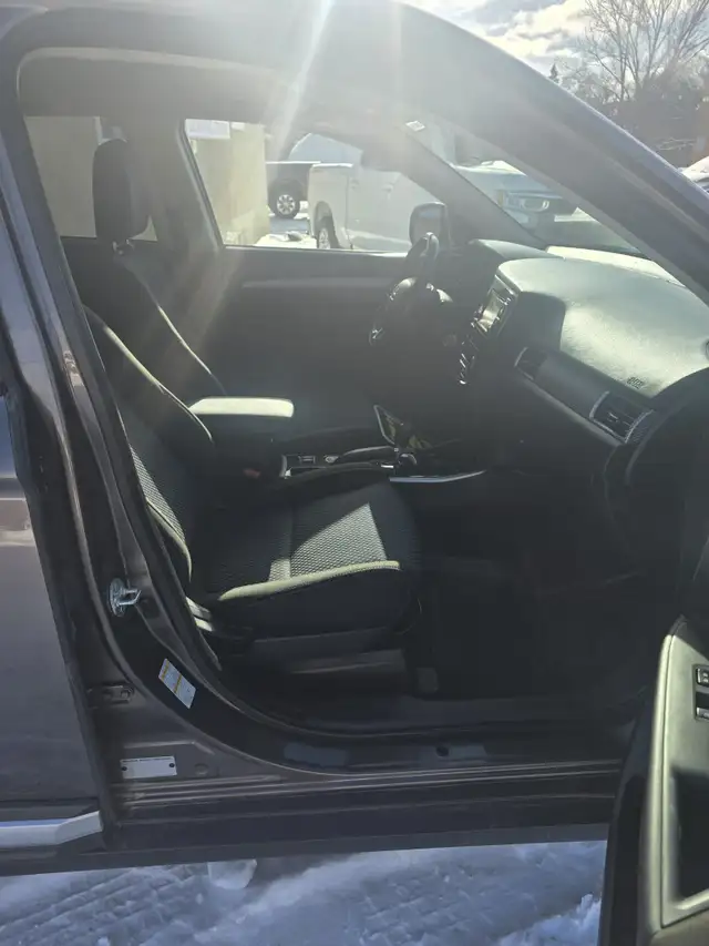 2017 Mitsubishi Outlander ES AWD in Cars & Trucks in Sudbury - Image 12