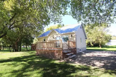 R39//Graysville/Beautiful Updates to this Character Home on a Large Lot-200' Frontage! New Modern Vi...