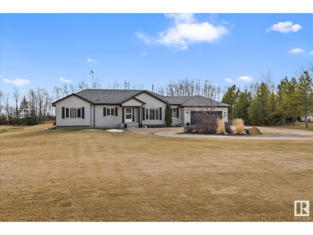 56019 RGE RD 230 Rural Sturgeon County, Alberta in Houses for Sale in Edmonton - Image 2
