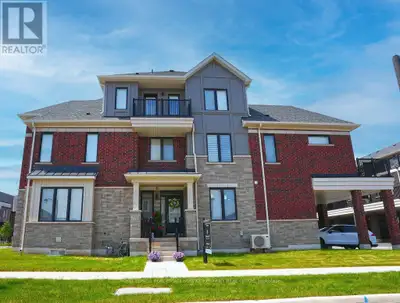 Easy maintenance, high luxury, 5 Bdrm/ 5 Bath end unit finished like a model home! Your perfect urba...