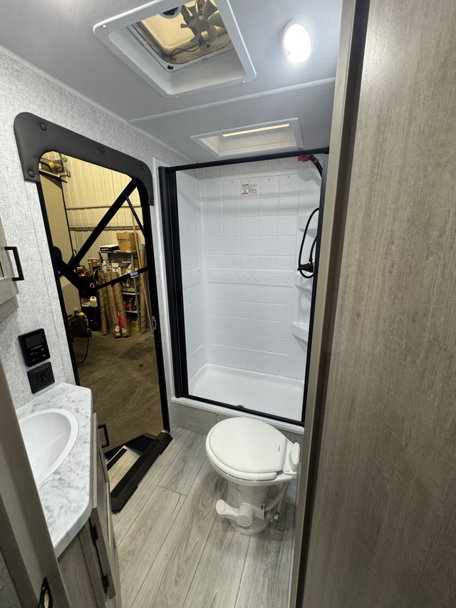 2026 FOREST RIVER DELLA TERRA 241BH in Travel Trailers & Campers in Regina - Image 8
