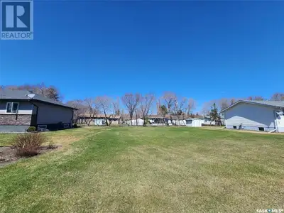 Looking to build your dream home in a great progressive community? Grenfell is located just over an...