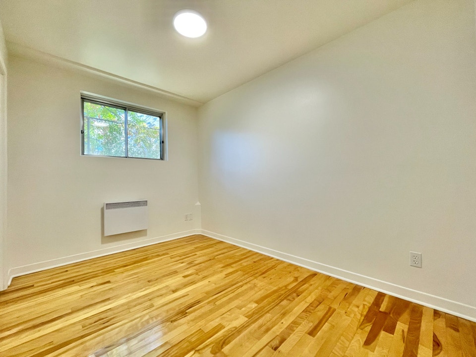 4 et demi - Longueuil - Électros + parking inclus - Dispo mtn! 5