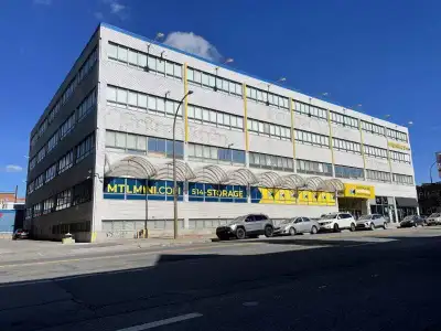 ? Besoin d'un espace de stockage sûr et pratique à District Central, Montréal ? Ne cherchez plus . N...