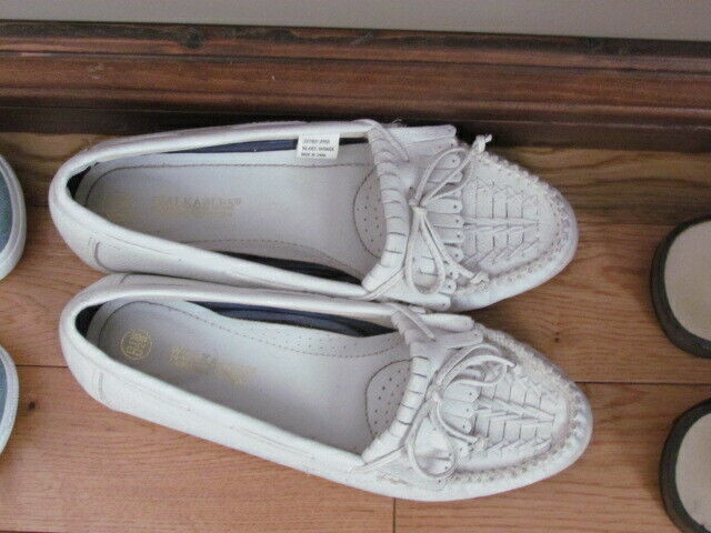 Women's Size 7.5 Shoes in Women's - Shoes in Grand Bend - Image 2