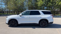 // ACCIDENT FREE!! // Experience full-size family comfort with this 2024 Hyundai Palisade Urban AWD,... (image 4)