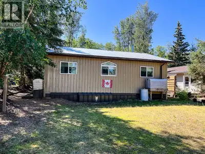 Experience the tranquillity of Winagami Provincial Park with this charming three-season cabin, perfe...