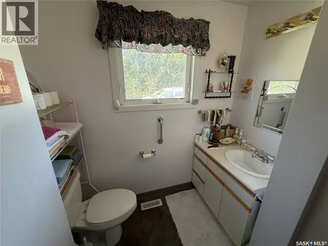 705 1st AVENUE NW Weyburn, Saskatchewan in Houses for Sale in Regina - Image 10