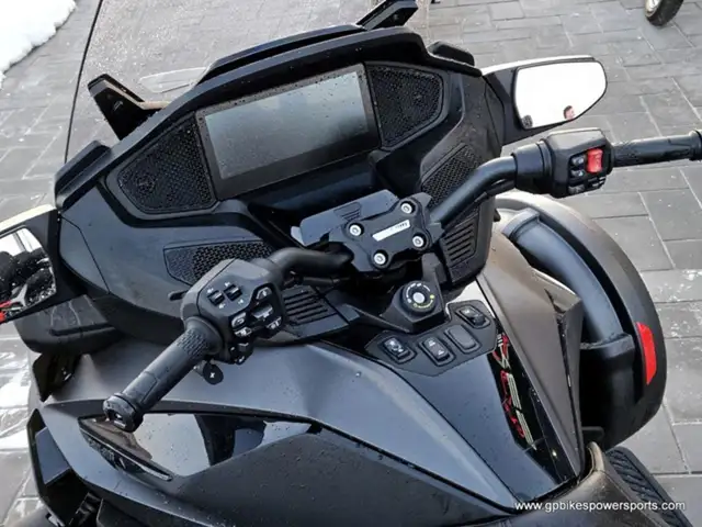 2024 Can-Am Spyder RT Limited Dark Wheels in Sport Bikes in Oshawa / Durham Region - Image 9