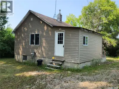 Discover small-town living with big comfort in this charming 2-bedroom, 1-bath home in Yarbo. Though...