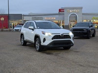 CLEAN CARFAX, HEATED SEATS - BACK UP CAMERA - POWER DRIVER SEAT - HEATED STEERING WHEEL - RADAR CRUI... (image 8)