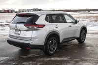 Turbocharged,Pass-Through Rear Seat,Driver Illuminated Vanity Mirror,Requires Subscription,Smart Dev... (image 3)