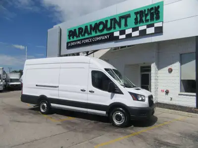 V6 GAS ENGINE, AUTO TRANS, A/C, AM/FM STEREO WITH WITH BLUETOOTH, BACK UP CAMERA, POWER WINDOWS & LO...