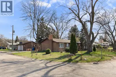Outstanding opportunity in South Windsor! This immaculate 4+2 bedroom Ranch features a fully finishe...