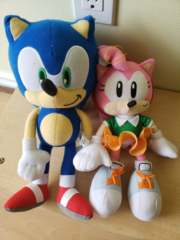 2017 Sonic the Hedgehog & 2014 Amy Rose Plush Bundle for sale  