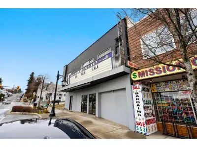 Commercial building for lease in Downtown Mission located near the end of the Downtown strip. Massiv...