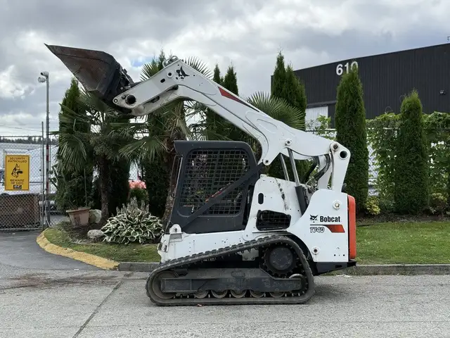 2017 Bobcat T740 Skid Loader in Heavy Trucks in Regina - Image 15