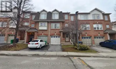 Gorgeous Executive Townhome In High Demand Cooksville Location , Backing Onto Park ,Bright 3 Bedroom...