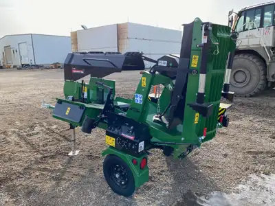 2024 Wallenstein WP875 winch infeed towable firewood processor. 25-ton split force 12.1 secs full st...