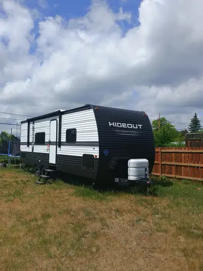2024 keystone hideout 24BH, tandem axle travel trailer. 1 queen bed, dinette, pullout sofa, bunk bed...