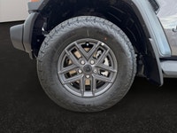 Cloth Low-Back Bucket Seats, Remote Start System, Heated Front Seats, Heated Steering Wheel, Uconnec... (image 8)