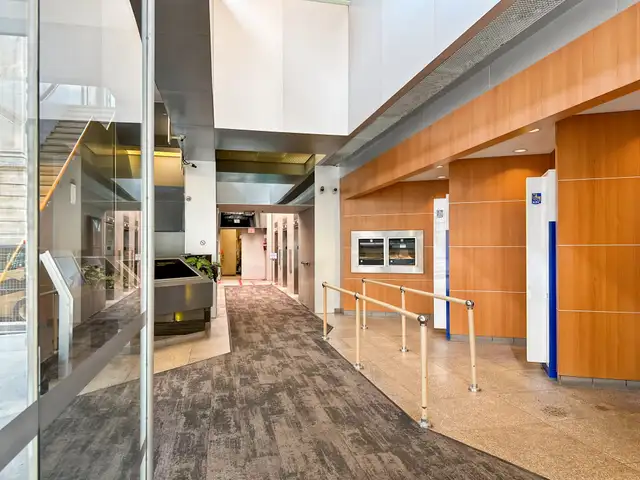 Office space for rent for 4 persons in Royal Bank Building in Commercial & Office Space for Rent in Regina - Image 18