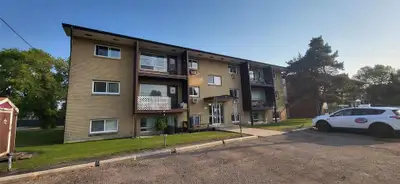 B12//Brandon/Great location 2 Br, 1 bathroom condo, next to Meadows School. Close to commerce, publi...