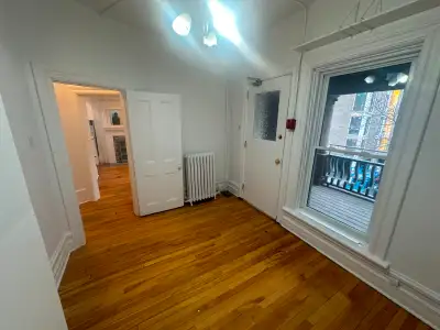 Nice 1-Bedroom Unit -Great downtown location- Available July 1st
