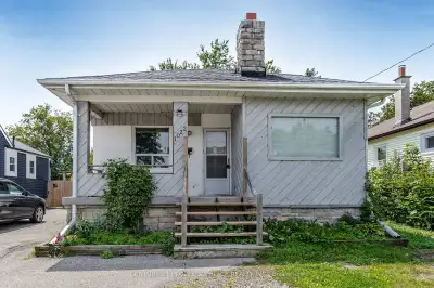 Location Location Location !!!! Excellent opportunity to own This beautiful property at Lakeview . L...