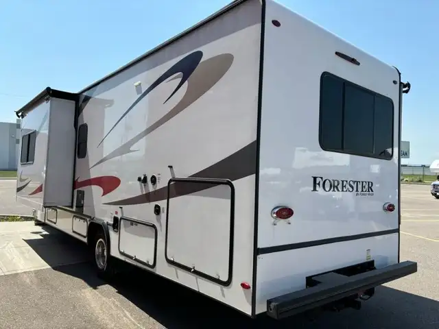 2023 Forester 3251 CD in RVs & Motorhomes in Laval / North Shore - Image 4