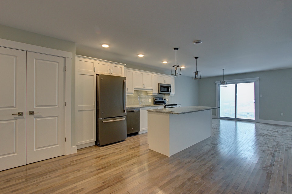 Available NOW! 107-60 Lian St, 2Bed/2Bath, First Floor w/Balcony 2