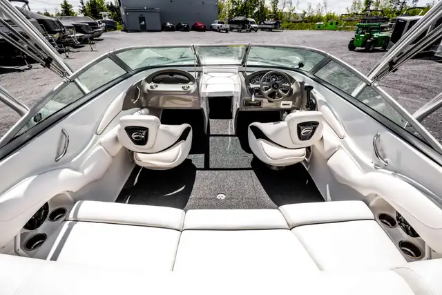 2008 Crownline 210LS in Powerboats & Motorboats in Rimouski / Bas-St-Laurent - Image 11