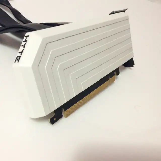 PCIE40 4.0 Luxury Riser Cable - White in Cables & Connectors in Mississauga / Peel Region - Image 4