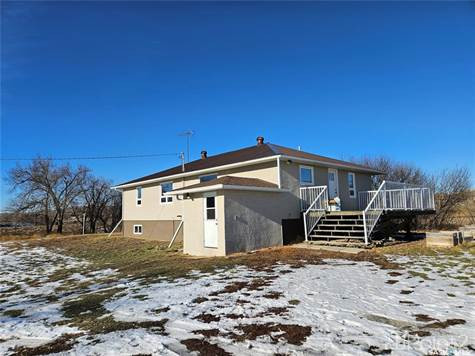 Wills Acreage in Houses for Sale in Swift Current - Image 2