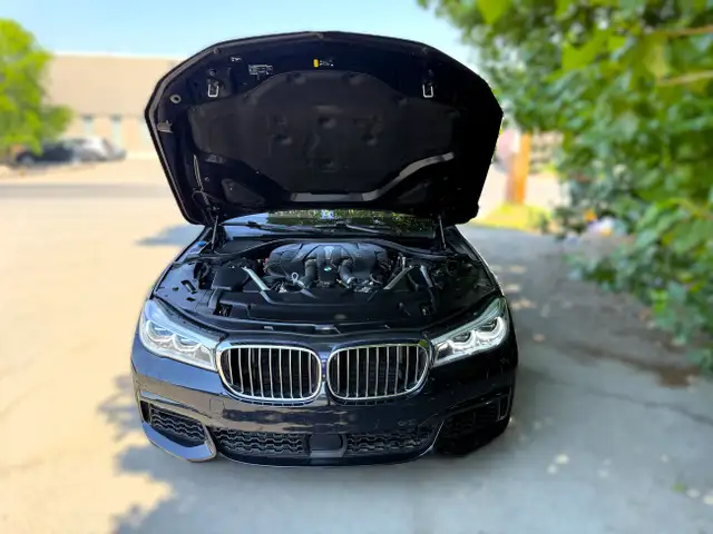 2019 BMW 7 Series 750i xDrive in Cars & Trucks in Calgary - Image 7
