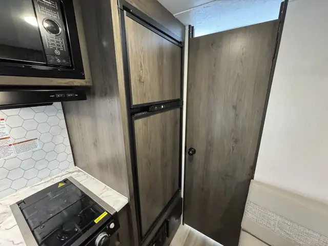 2022 ,Coachmen RV,Viking 17FQ in Travel Trailers & Campers in Kamloops - Image 16