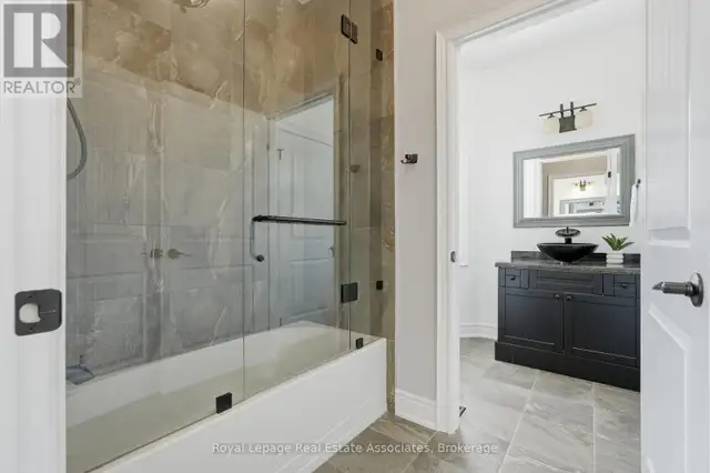 100 CHESSWOOD TRAIL Hamilton, Ontario in Houses for Sale in Oakville / Halton Region - Image 22
