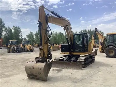 Hours: 1475 | Location: Laval, QC, CA | Arms: Medium Arm; Attachments: Aux Hydraulics; Attachments:...