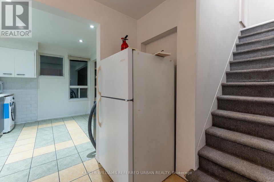 UPPER - 716 LANSDOWNE AVENUE Toronto (Dovercourt-Wallace Emerson 4