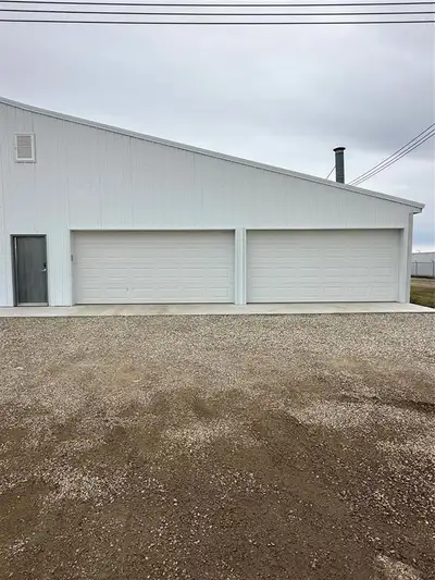 D22//Brandon/2800 sq. ft. multi use building with heat, two double doors, 9 ft ceiling. Doors 7.3'....