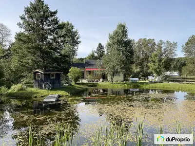 Maison de campagne dans un décor Beauceron parfait! Située en montagne avec une vue directe sur l'ét...