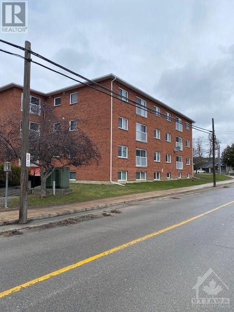 2 RIDEAU STREET UNIT#2 Westport, Ontario in Condos for Sale in Brockville