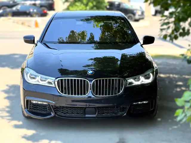 2019 BMW 7 Series 750i xDrive in Cars & Trucks in Calgary - Image 6